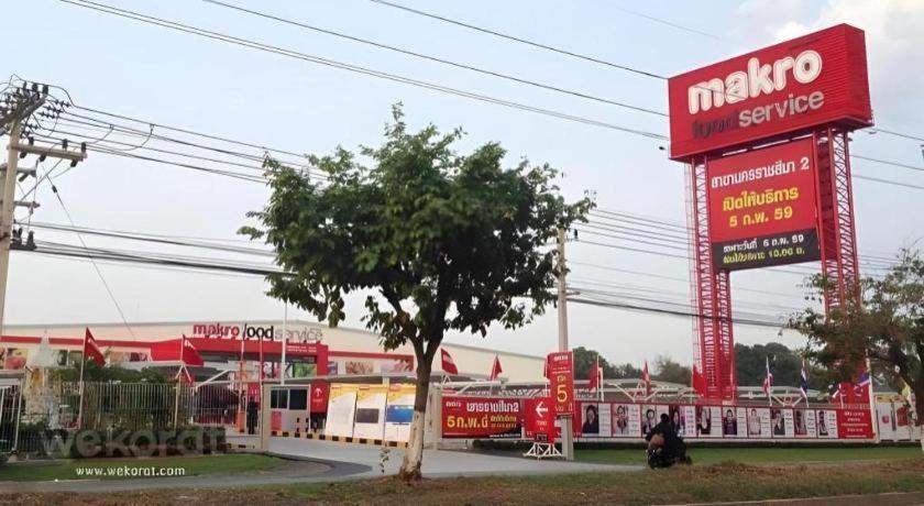 Chainarong Road Nakhon Ratchasima Extérieur photo